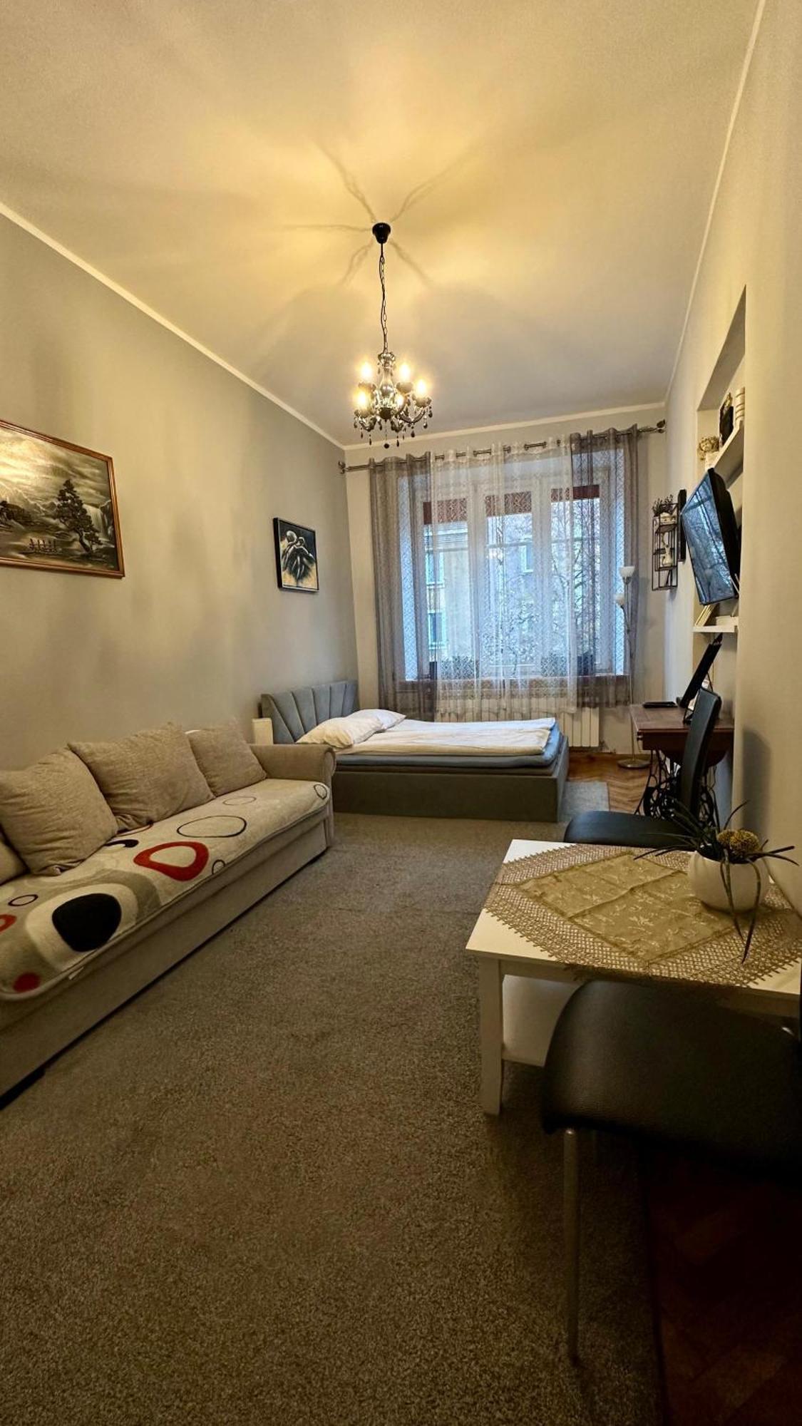 Przy Dworcu Apartment *